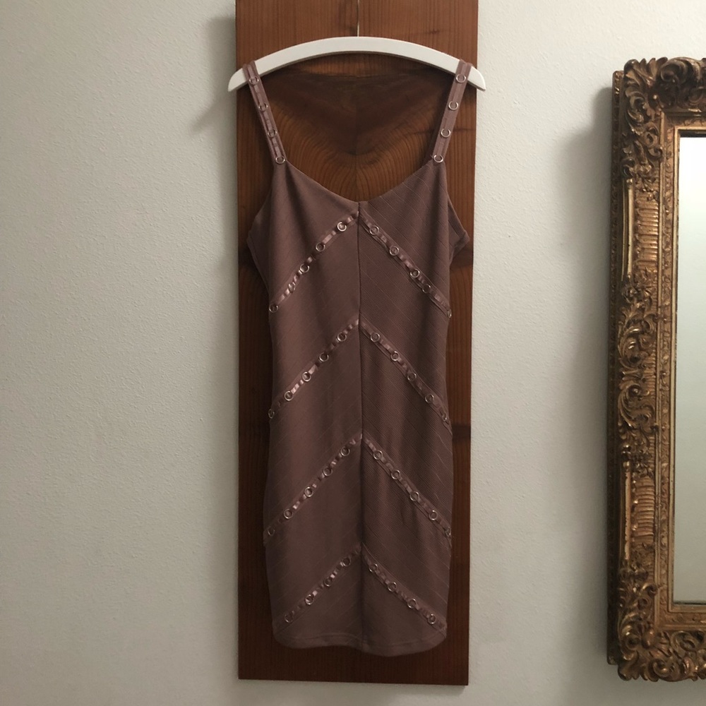 Super cute dress with silver hardware! - Picture 5 of 7